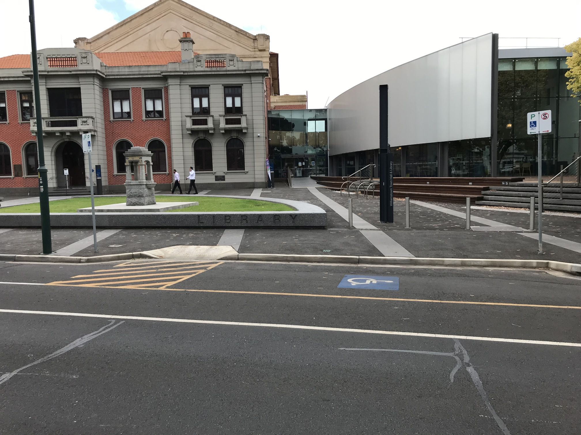 Photograph depicting approach from Ferguson St accessible carpark