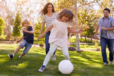 family-playing-soccer-in-park-together-picture-id660353368-1024x683