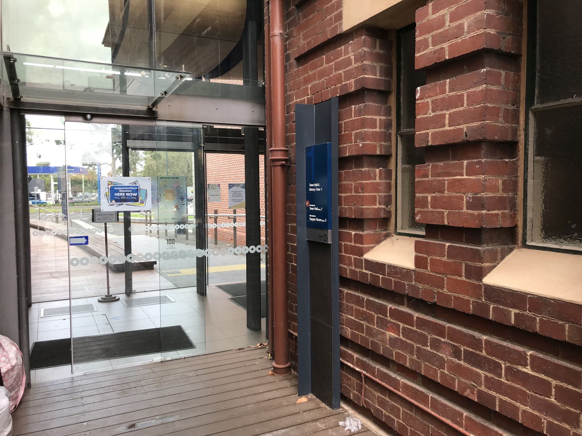 Photograph depicting approach from rear carpark to the the Williamstown Town Hall & Library linkway accessible entrance