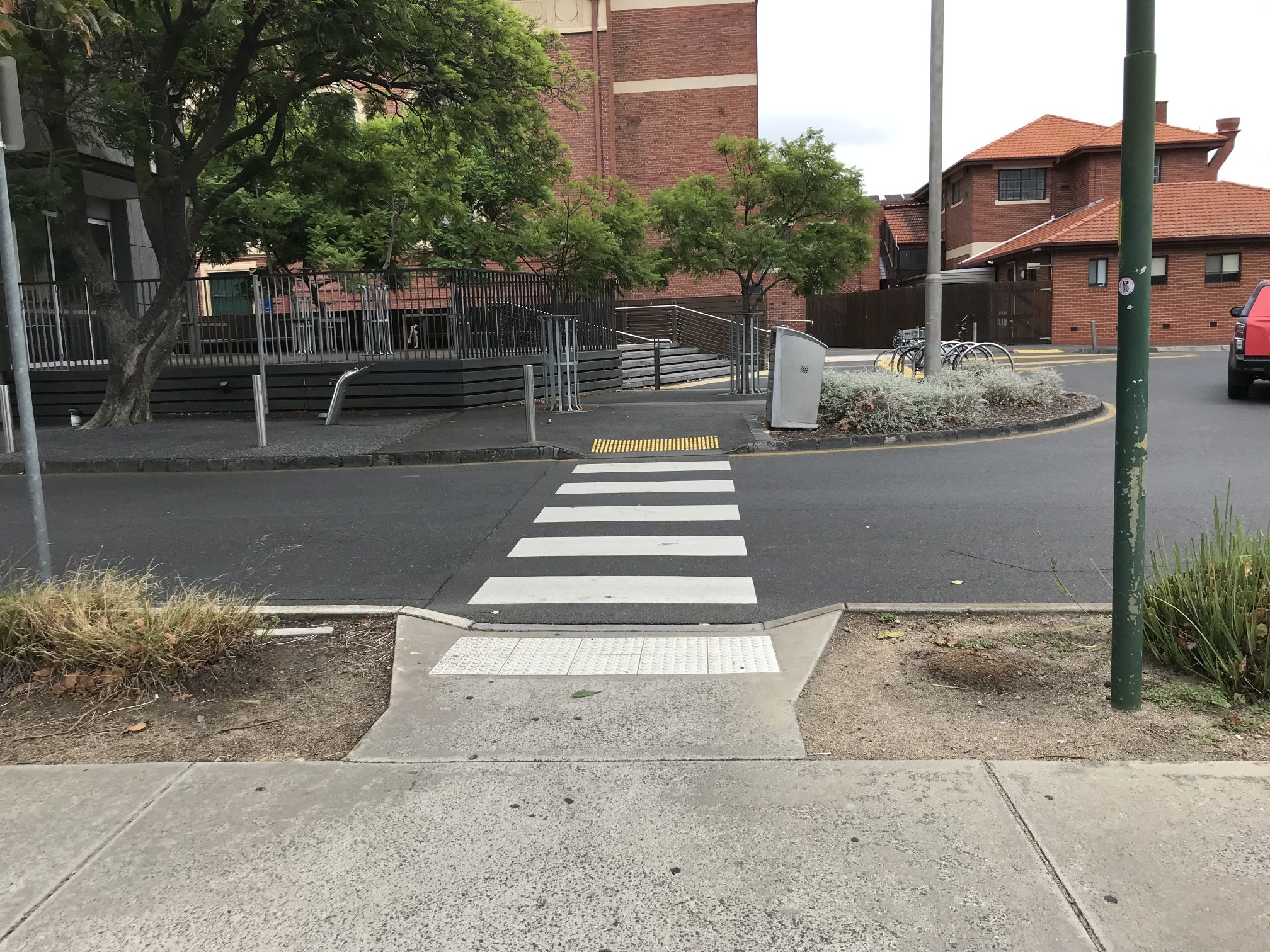 Photograph depicting approach from rear carpark to the the Williamstown Town Hall & Library linkway accessible entrance